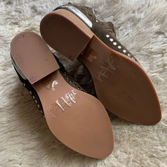 Jeffrey Campbell Tagalong Stud Western Cut Out Ankle Bootie Olive Green Size 6 - Picture 9 of 11